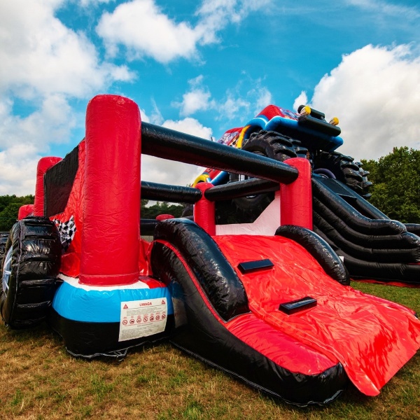 Nafukovacia atrakcia Monster Truck - skákadlo a suchý bazén