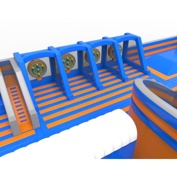Nafukovací park zábavy v modro-oranžovom motíve